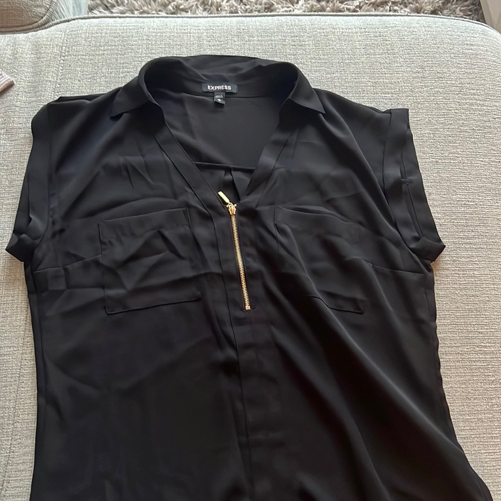 NWOT EXPRESS BLACK short sleeve blouse with zip detail, originally $40